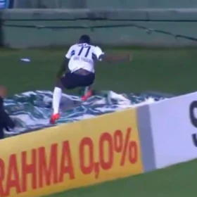 Futbolista cae al túnel tras celebrar gol en Brasil