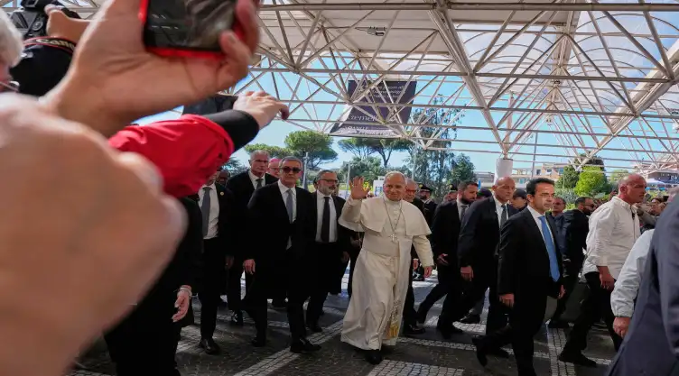 VATICANO-PAPA-CIRUGÍA