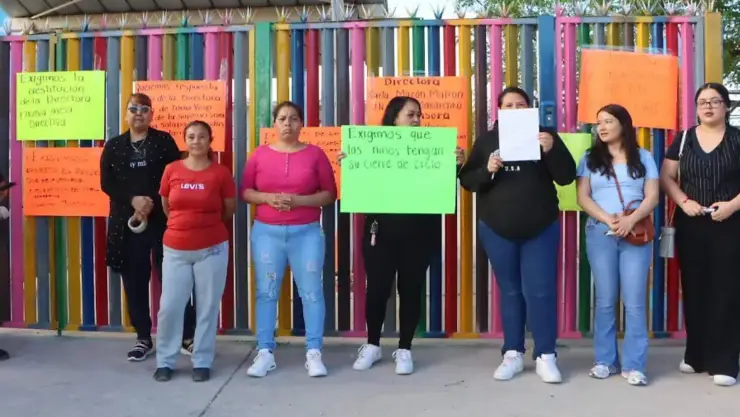 destitución de la directora