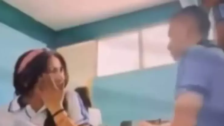 Alumno golpea a su novia
