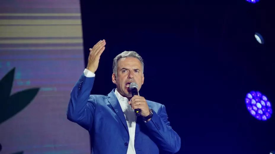 quien_yamandu_orsi_ganador_segunda_vuelta_elecciones_presidenciales_uruguay_balotaje_mitin_