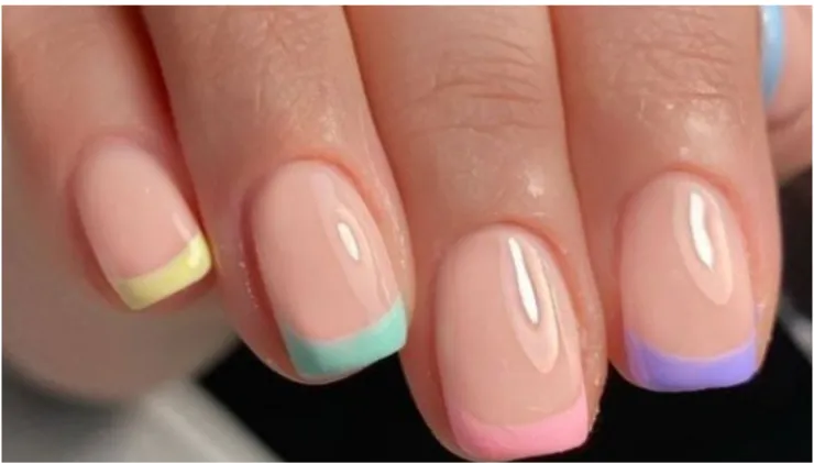 uñas francesas de colores pastel