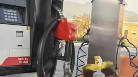 Carga de gasolina.jpg