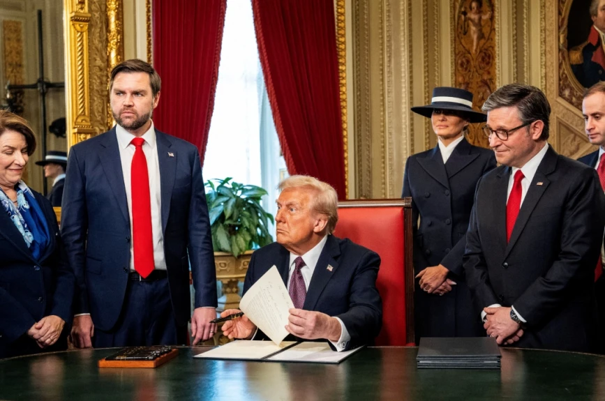 juramentacion_donald_trump_oficina_capitolio_JD_Vance_Melania_Mike_Johnson