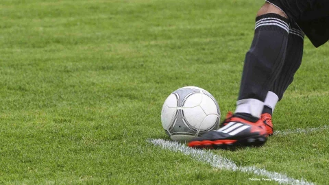 partido futbol personas covid-19.jpg