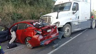 ¡Afectación vial! Fuerte accidente en carretera Xalapa-Veracruz deja 2 lesionados