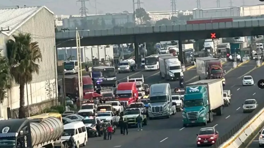 SICT autoriza permiso provisional a transportistas para circular sin placas ni engomado por 180 días