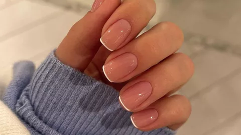 Francesa minimalista (micro french)