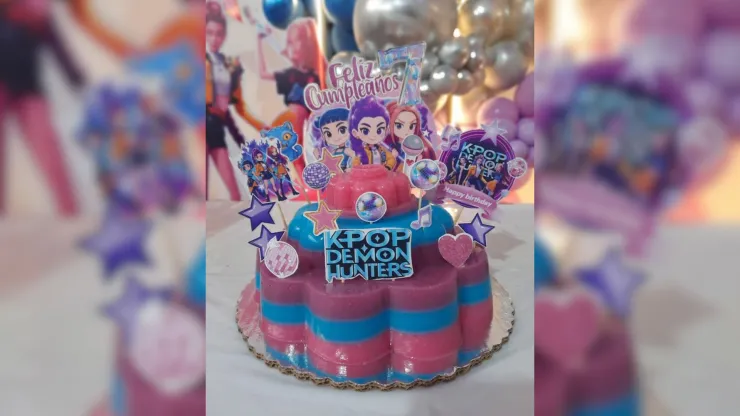 gelatina con stickers de kpop demon hunters