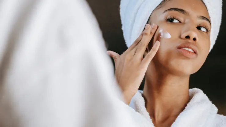 Estos son los 3 productos básicos y económicos que no pueden faltar en tu skincare