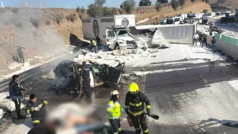 Aparatoso accidente en la autopista México-Puebla, hay varios autos involucrados
