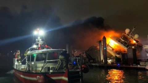 Incendio yate de Marc Anthony