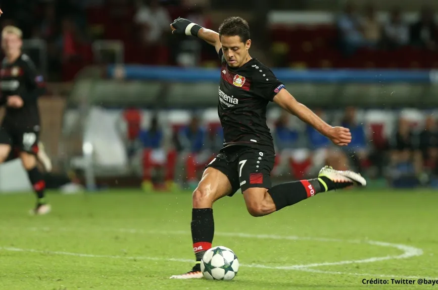 2 Futbolistas mexicanos en la Bundesliga Chicharito.jpg