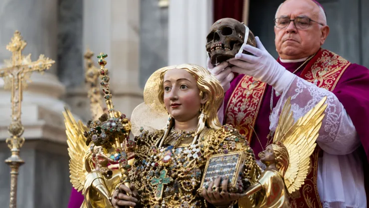 Reliquia de 900 años sorprende a fieles: muestran el cráneo de Santa Águeda