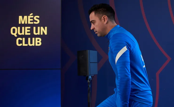 Xavi en conferencia de prensa