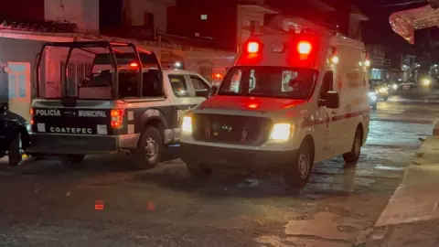 Pareja es atacada con arma de fuego en Coatepec.