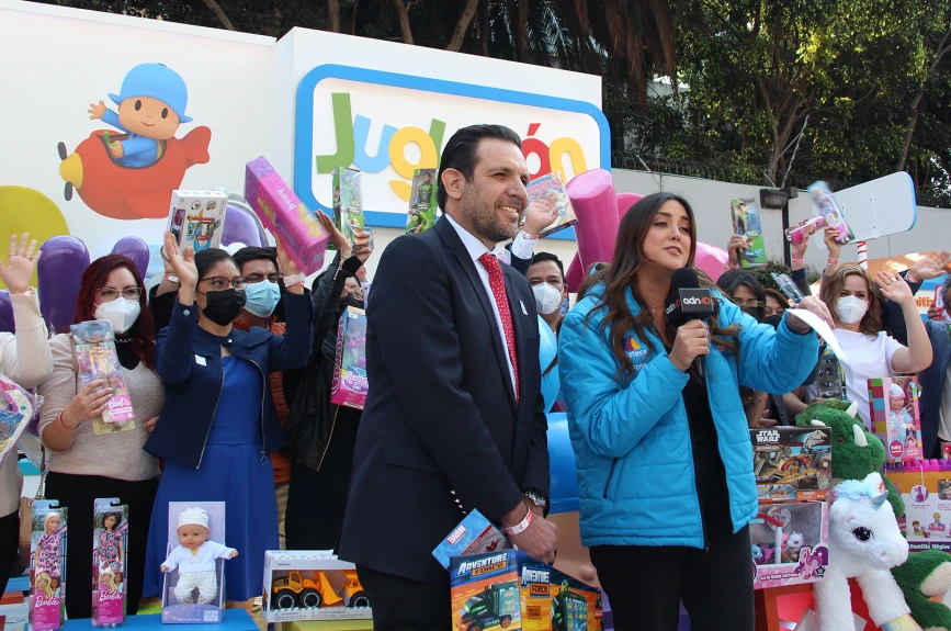 ¡Toda la familia de Banco Azteca se unió a la misión del Juguetón Azteca!