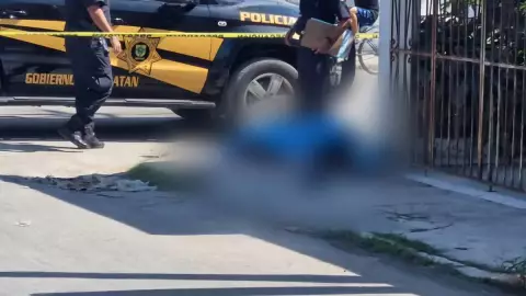 Hombre MUERE en la vía pública de Progreso tras sufrir un presunto infarto