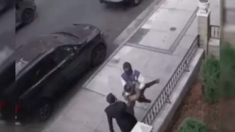 Video captó dramático intento de secuestro de un niño en plena calle.jpg