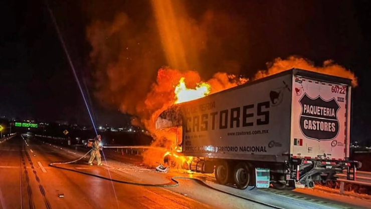 accidente en la 57 camion se incendia .png