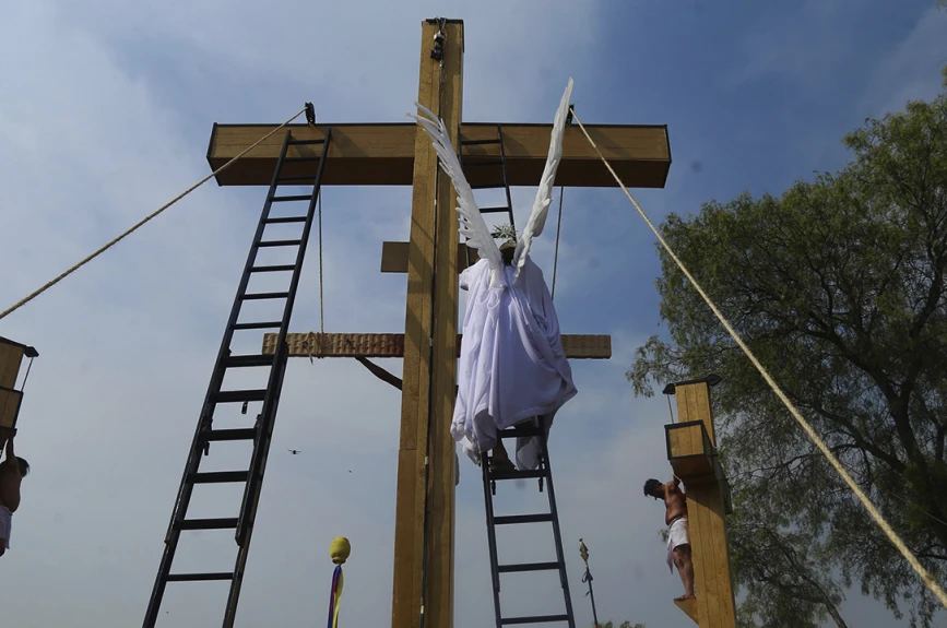 Cerro de la Estrella crucifixión Viacrucis