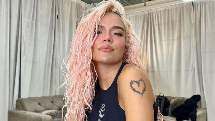 Karol G envía mensaje a fans tras incidente de avión