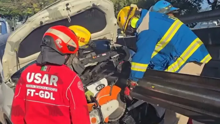 VIDEO: ¡IMÁGENES FUERTES! Así quedó el vehículo del accidente que dejó un saldo mortal sobre Av. Lázaro Cárdenas