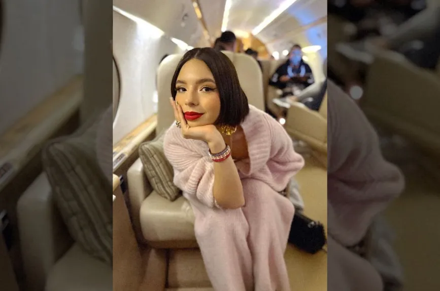 Ángela Aguilar selfie.jpg