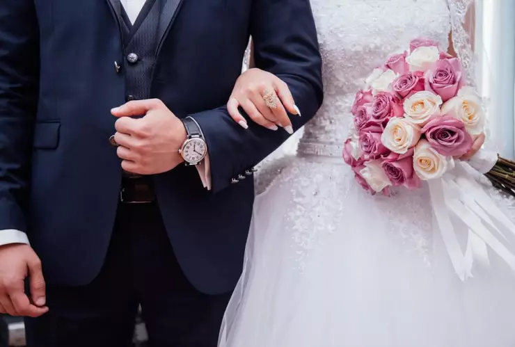 ¿Qué se necesita para pedir ayuda por matrimonio en el IMSS?