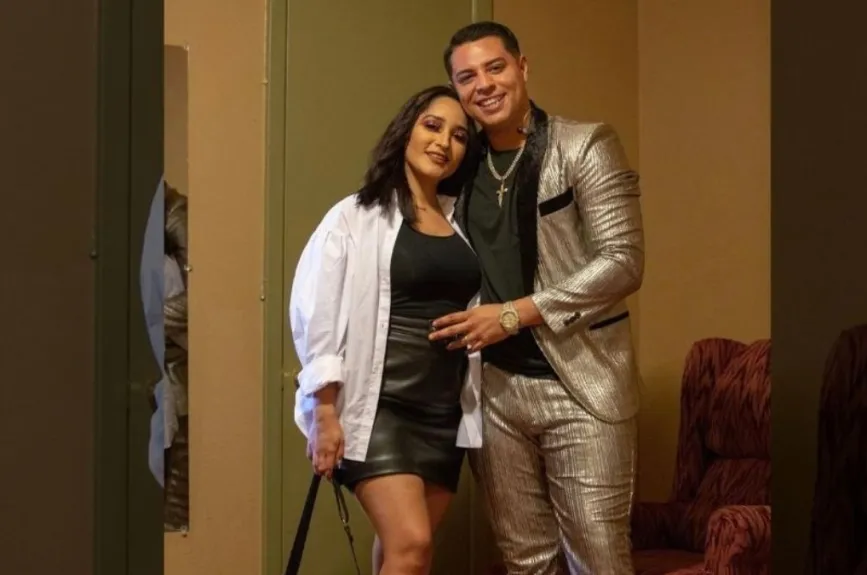 Eduin Caz y Anahy plateado.jpg