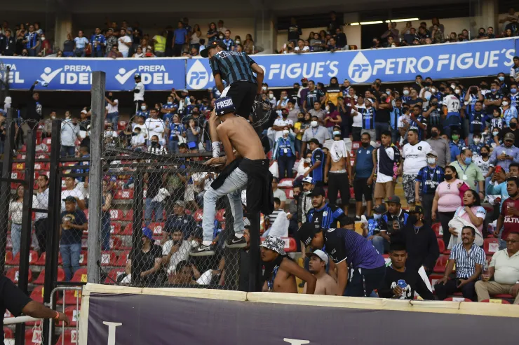 Pelea Gallos Blancos Atlas jornada 9 Liga MX