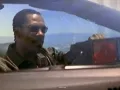 Te contamos por qué a Eddie Murphy lo atraparon con una chica trans y qué hacía con ella. (Escenas de la película ‘El negociador’ por Azteca 7)