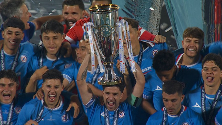 Cruz Azul aplasta al Whitecaps y se corona campeón.
