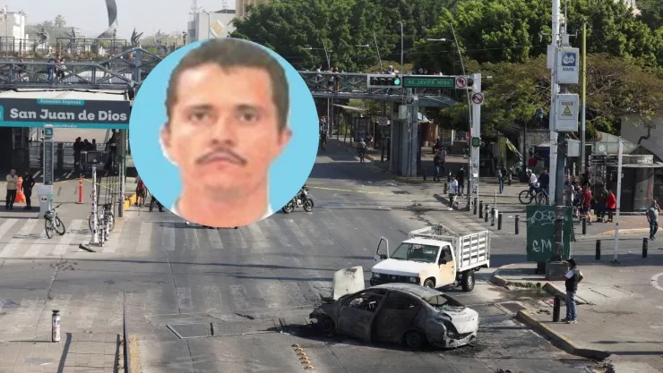 Auto quemado en Guadalajara, Jalisco, tras abatimiento de Nemesio Rubén El Mencho Oseguera