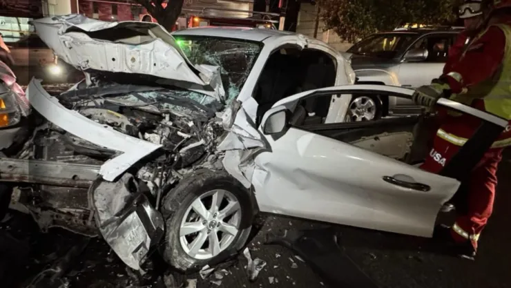 Jóvenes quedan prensados en Zapopan tras fuerte choque en Avenida Vallarta