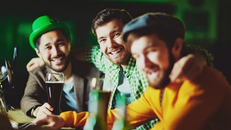 Alcohol aumenta la atracción sexual entre hombres.jpg