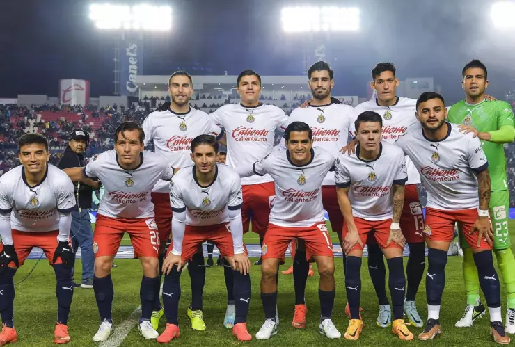Chivas en la foto oficial de la Jornada 2 vs Atlético San Luis Clausura 2023