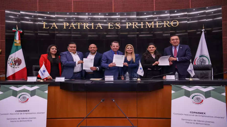 Firman convenio para promover el consumo inteligente de bebidas con alcohol.jpg