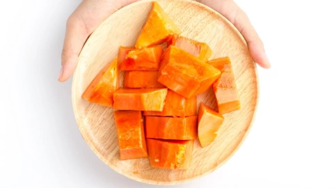 Tanto las frutas como las semillas de la papaya son perfectas para la salud.