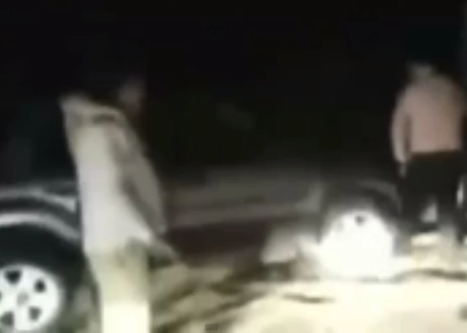 El regidor de Silao, Miguel Ángel Maldonado, fue captado en estado de ebriedad cuando intentaba orinar el vía pública