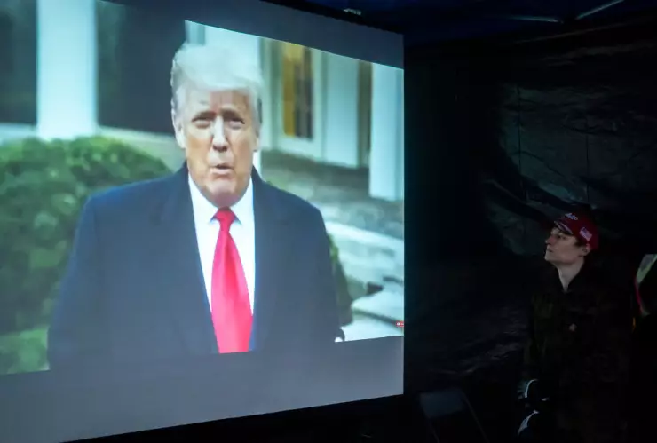 Trump condena violencia en el Capitolio, pero ignora segundo impeachment