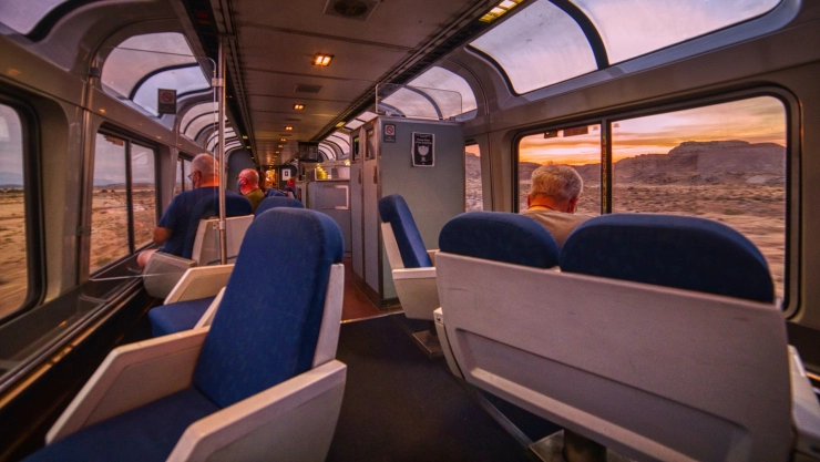 una vista de sus hermosas instalaciones por dentro del tren