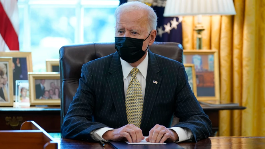 Joe Biden tras firmar una ley en la Casa Blanca