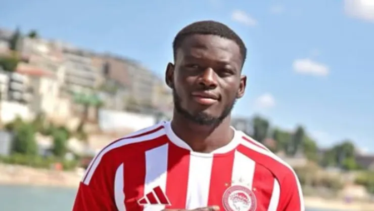 Marius-Mouandilmadji-rival-hormiga-gonzalez-olympiacos.jpg