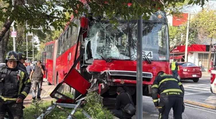 metrobus-la-linea-2-choca-en-la-alcaldia-benito-juarez-reportan-siete-lesionados