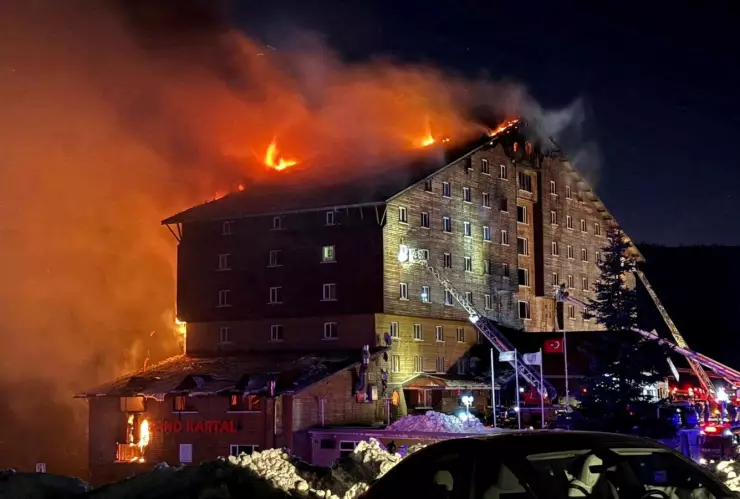 Incendio en estación de esquí en Turquía deja más de 70 muertos Hotel Grand Kartal