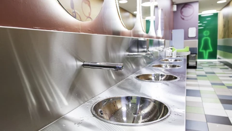 Baños gratuitos en Nueva York: Cómo son las nuevas instalaciones para repartidores y conductores