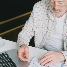 Pensión IMSS 2025: ¿Cómo hacer que te regresen el dinero de tu Afore e Infonavit cuando te jubilas?