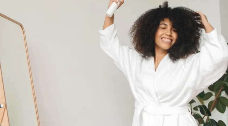 Cómo lavar el cabello en seco 3 ideas para principiantes
