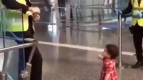 Niña, oficial, permiso 2.jpg